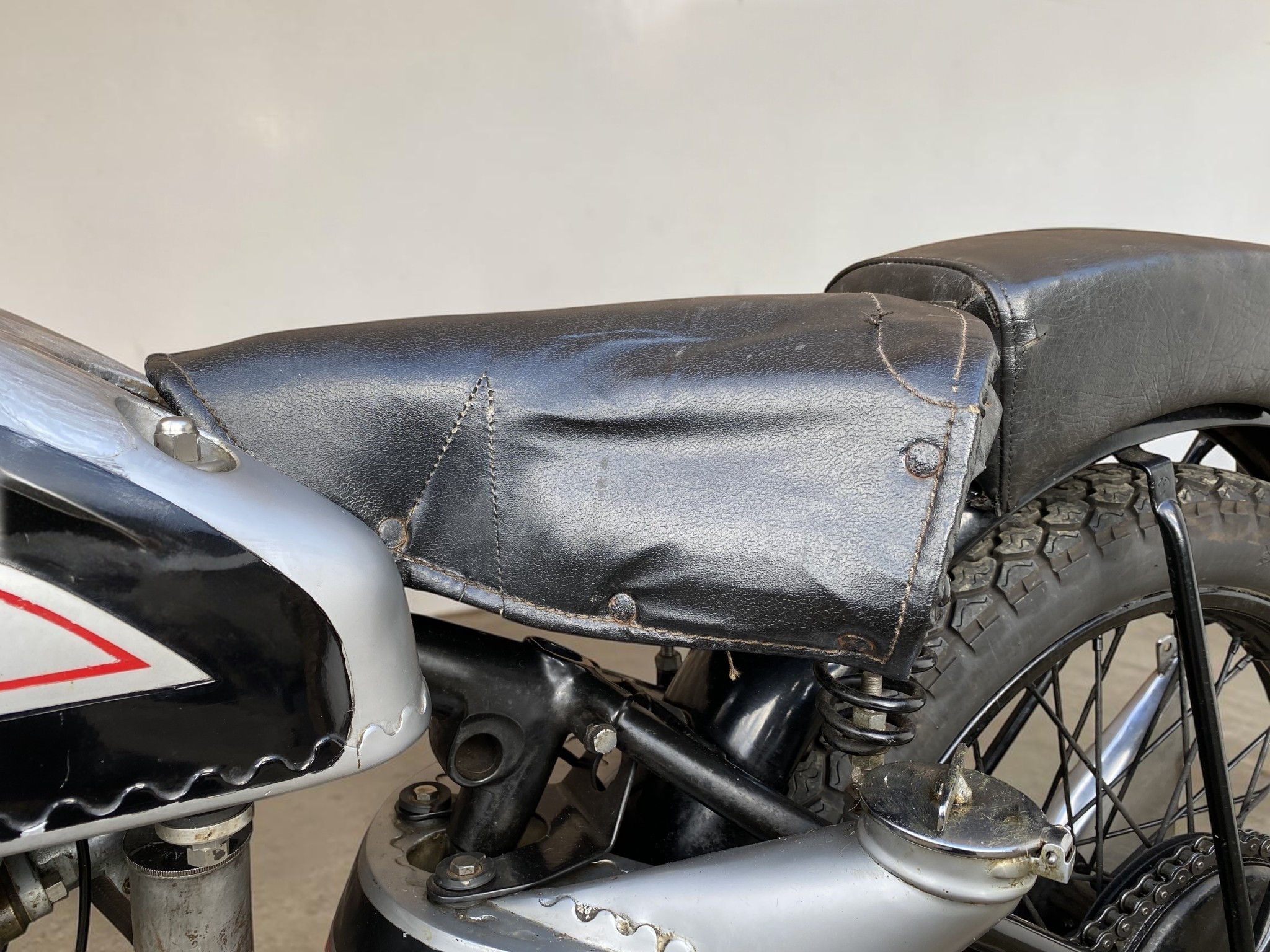 1933 Norton International Model 30 seat detail